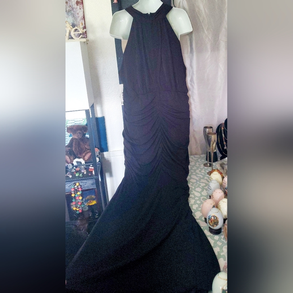 Emerald Sundae Black Sleeveless Mermaid Gown. Size 24W